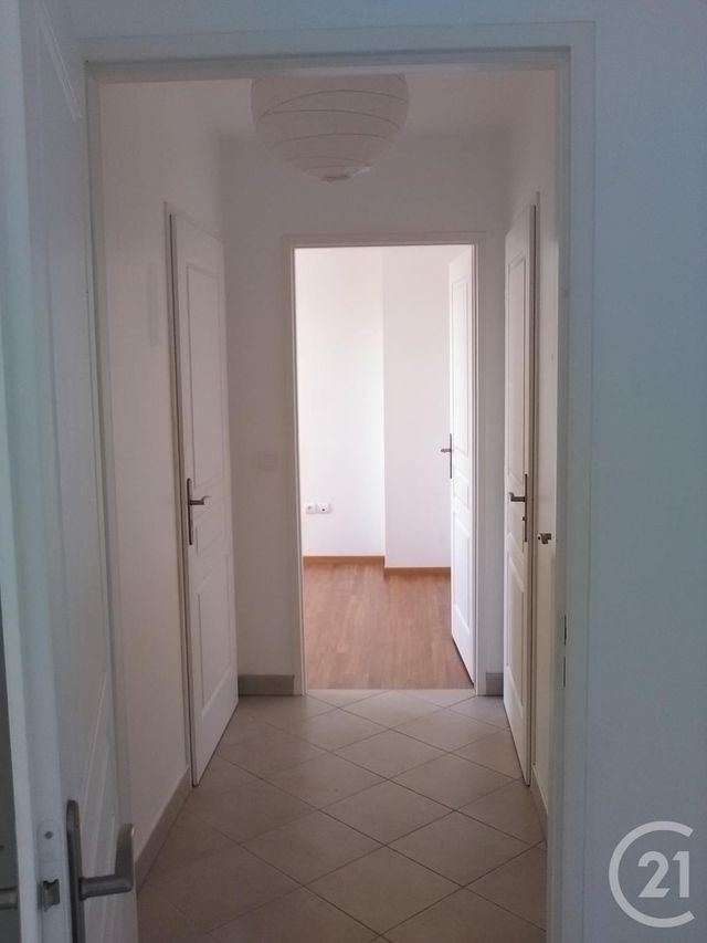 Appartement F3 à louer - 3 pièces - 60.34 m2 - ST FARGEAU PONTHIERRY - 77 - ILE-DE-FRANCE - Century 21 Cerim