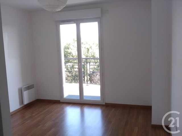 Appartement F3 à louer - 3 pièces - 60.34 m2 - ST FARGEAU PONTHIERRY - 77 - ILE-DE-FRANCE - Century 21 Cerim