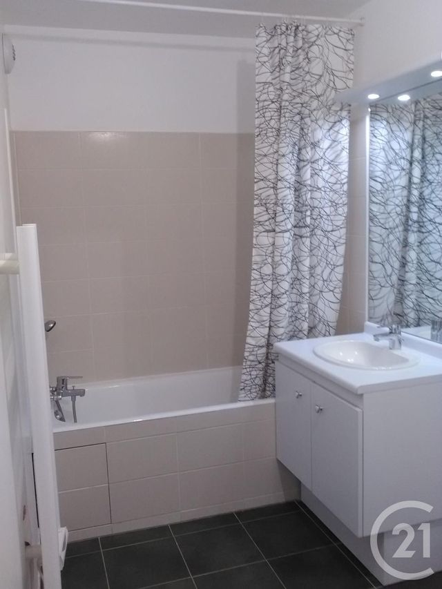 Appartement F3 à louer - 3 pièces - 60.34 m2 - ST FARGEAU PONTHIERRY - 77 - ILE-DE-FRANCE - Century 21 Cerim