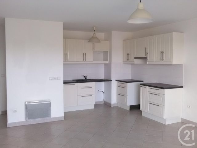 Appartement F3 à louer - 3 pièces - 60.34 m2 - ST FARGEAU PONTHIERRY - 77 - ILE-DE-FRANCE - Century 21 Cerim