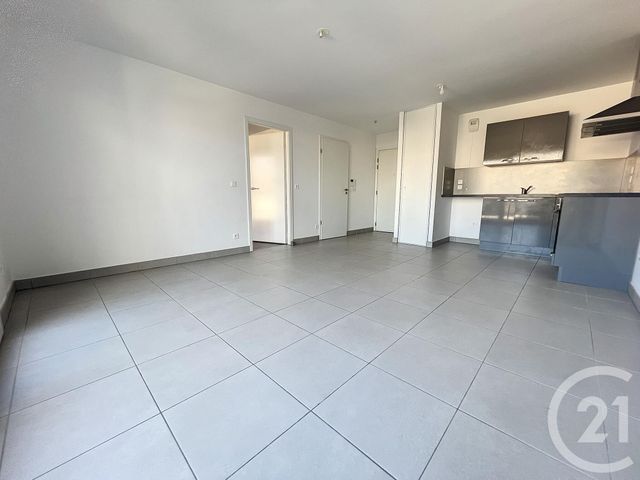 Appartement F2 à louer - 2 pièces - 43.6 m2 - MELUN - 77 - ILE-DE-FRANCE - Century 21 Cerim