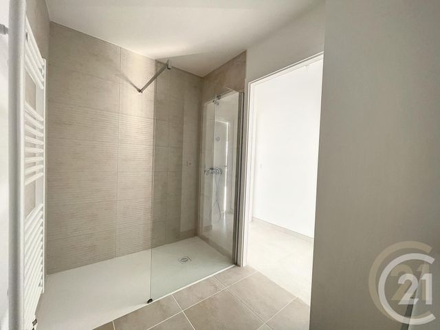 Appartement F4 à louer - 3 pièces - 78.1 m2 - LE MEE SUR SEINE - 77 - ILE-DE-FRANCE - Century 21 Cerim
