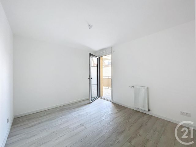 Appartement F2 à louer - 2 pièces - 41.5 m2 - DAMMARIE LES LYS - 77 - ILE-DE-FRANCE - Century 21 Cerim