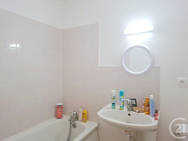 Appartement à vendre - 2 pièces - 46.75 m2 - MELUN - 77 - ILE-DE-FRANCE - Century 21 Cerim