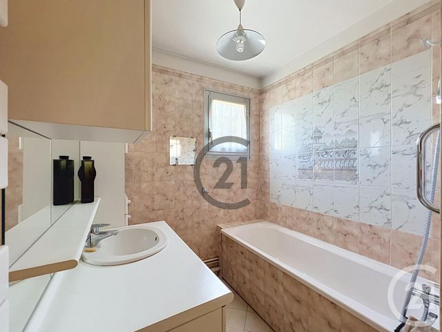 Appartement F3 à louer - 3 pièces - 92.16 m2 - MELUN - 77 - ILE-DE-FRANCE - Century 21 Cerim