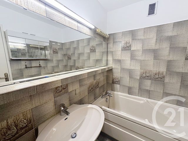 Appartement à louer - 3 pièces - 95.86 m2 - LE MEE SUR SEINE - 77 - ILE-DE-FRANCE - Century 21 Cerim