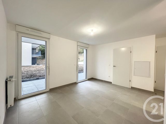 Appartement F2 à louer - 2 pièces - 40.8 m2 - LE MEE SUR SEINE - 77 - ILE-DE-FRANCE - Century 21 Cerim