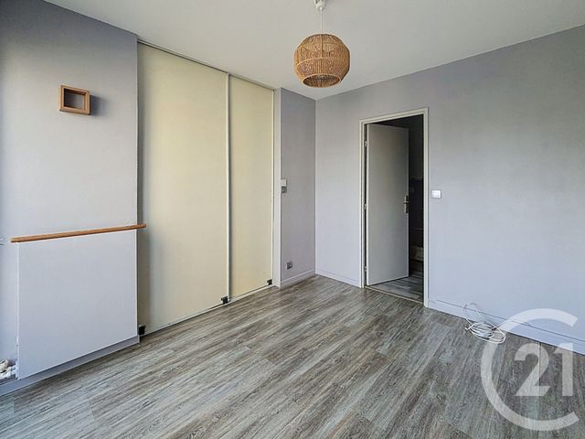 Appartement F2 à louer - 2 pièces - 43.0 m2 - LE MEE SUR SEINE - 77 - ILE-DE-FRANCE - Century 21 Cerim