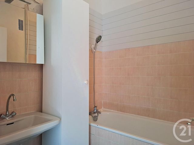 Appartement F2 à vendre - 2 pièces - 41.79 m2 - VAUX LE PENIL - 77 - ILE-DE-FRANCE - Century 21 Cerim