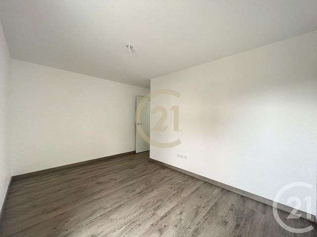 Appartement F2 à louer - 2 pièces - 46.1 m2 - LE MEE SUR SEINE - 77 - ILE-DE-FRANCE - Century 21 Cerim