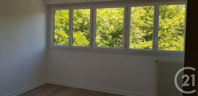 Appartement F3 à louer - 3 pièces - 64.3 m2 - VAUX LE PENIL - 77 - ILE-DE-FRANCE - Century 21 Cerim