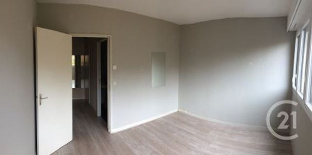Appartement F3 à louer - 3 pièces - 64.3 m2 - VAUX LE PENIL - 77 - ILE-DE-FRANCE - Century 21 Cerim
