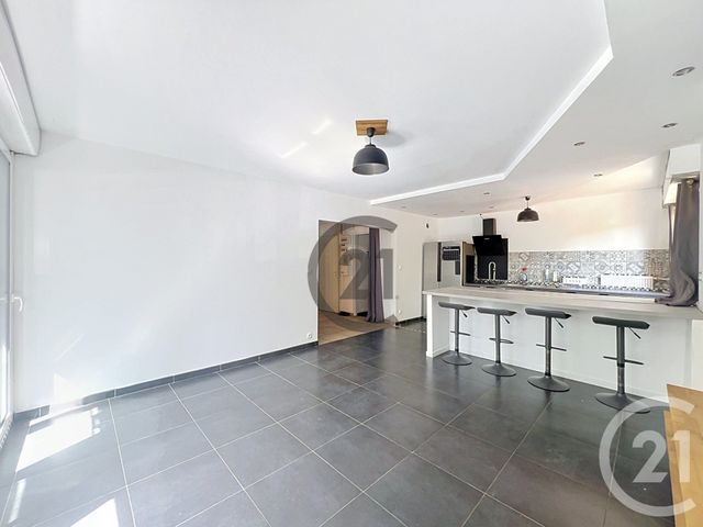 Appartement F3 à louer - 3 pièces - 68.0 m2 - MELUN - 77 - ILE-DE-FRANCE - Century 21 Cerim