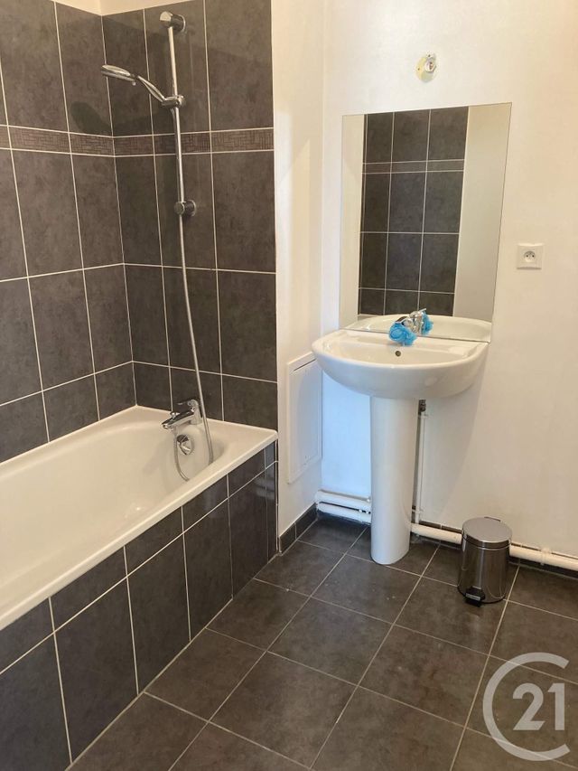 Appartement F2 à louer - 2 pièces - 46.76 m2 - DAMMARIE LES LYS - 77 - ILE-DE-FRANCE - Century 21 Cerim