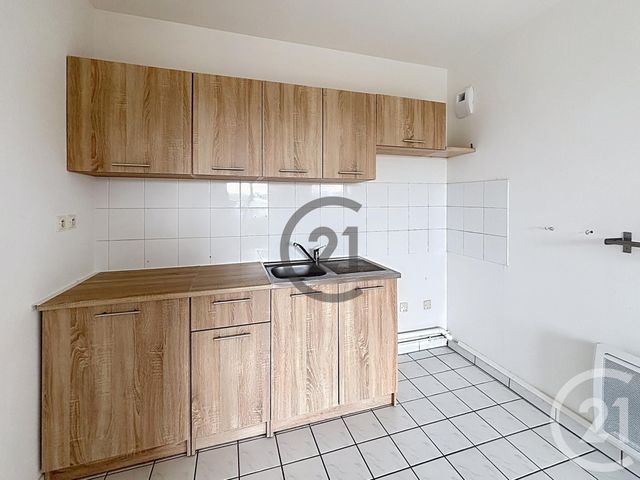 Appartement à louer - 2 pièces - 48.4 m2 - DAMMARIE LES LYS - 77 - ILE-DE-FRANCE - Century 21 Cerim