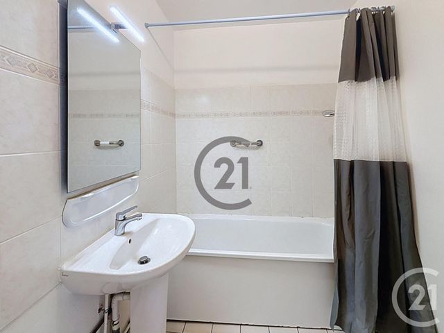 Appartement à louer - 2 pièces - 48.4 m2 - DAMMARIE LES LYS - 77 - ILE-DE-FRANCE - Century 21 Cerim