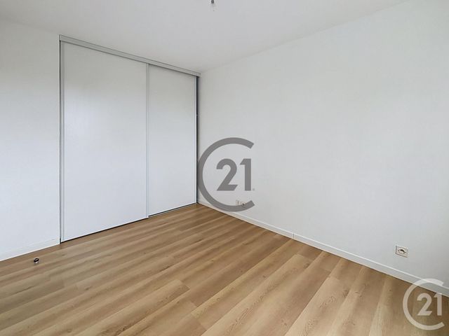 Appartement à louer - 2 pièces - 48.4 m2 - DAMMARIE LES LYS - 77 - ILE-DE-FRANCE - Century 21 Cerim