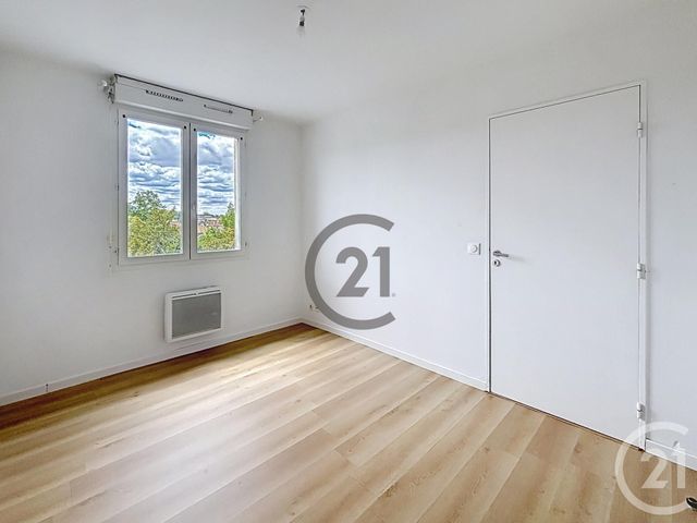 Appartement à louer - 2 pièces - 48.4 m2 - DAMMARIE LES LYS - 77 - ILE-DE-FRANCE - Century 21 Cerim