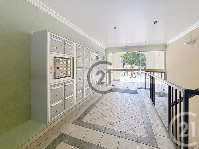 Appartement à louer - 2 pièces - 48.4 m2 - DAMMARIE LES LYS - 77 - ILE-DE-FRANCE - Century 21 Cerim