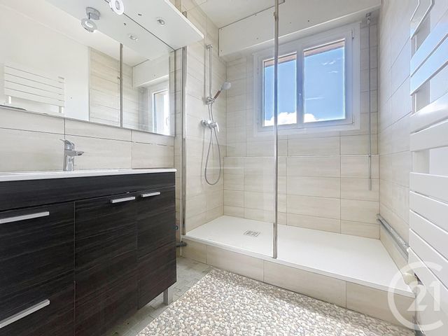 Appartement F2 à vendre - 3 pièces - 63.0 m2 - MELUN - 77 - ILE-DE-FRANCE - Century 21 Cerim