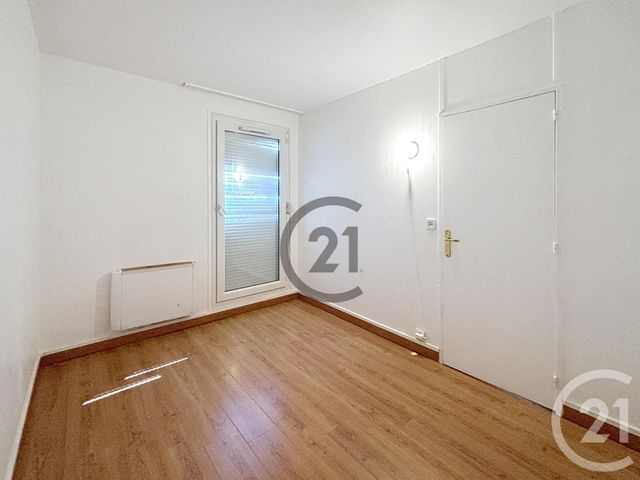 Appartement F4 à louer - 4 pièces - 76.0 m2 - LE MEE SUR SEINE - 77 - ILE-DE-FRANCE - Century 21 Cerim