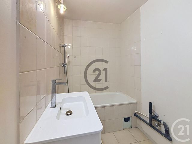Appartement F4 à louer - 4 pièces - 76.0 m2 - LE MEE SUR SEINE - 77 - ILE-DE-FRANCE - Century 21 Cerim