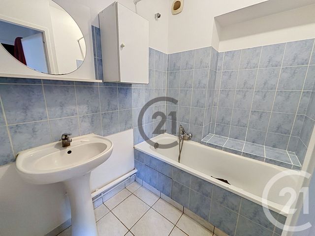 Appartement F2 à louer - 2 pièces - 41.71 m2 - MELUN - 77 - ILE-DE-FRANCE - Century 21 Cerim