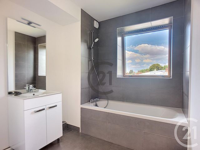 Appartement F3 à louer - 3 pièces - 56.2 m2 - DAMMARIE LES LYS - 77 - ILE-DE-FRANCE - Century 21 Cerim