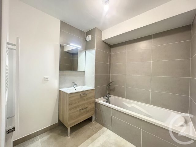 Appartement F3 à louer - 3 pièces - 61.1 m2 - LE MEE SUR SEINE - 77 - ILE-DE-FRANCE - Century 21 Cerim