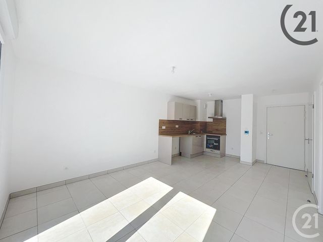 Appartement F2 à louer - 2 pièces - 40.6 m2 - DAMMARIE LES LYS - 77 - ILE-DE-FRANCE - Century 21 Cerim