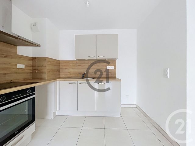 Appartement F3 à louer - 3 pièces - 60.8 m2 - DAMMARIE LES LYS - 77 - ILE-DE-FRANCE - Century 21 Cerim