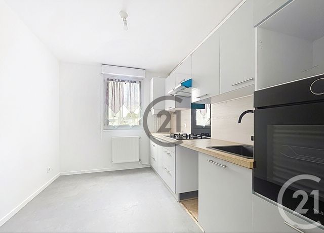 Appartement à louer - 3 pièces - 68.0 m2 - DAMMARIE LES LYS - 77 - ILE-DE-FRANCE - Century 21 Cerim