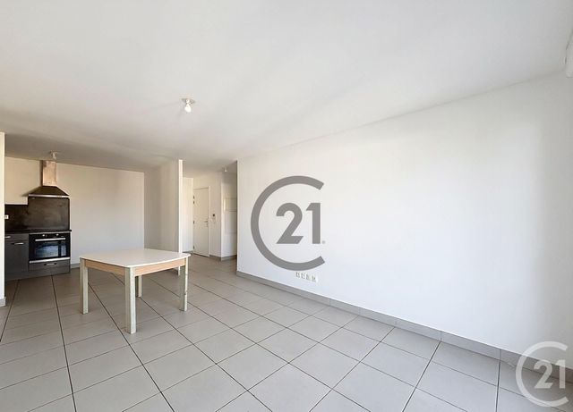 Appartement F3 à louer - 3 pièces - 62.8 m2 - DAMMARIE LES LYS - 77 - ILE-DE-FRANCE - Century 21 Cerim