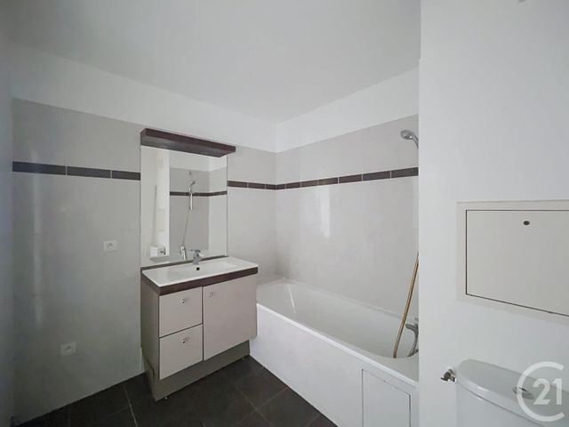 Appartement F2 à vendre - 2 pièces - 41.4 m2 - MELUN - 77 - ILE-DE-FRANCE - Century 21 Cerim