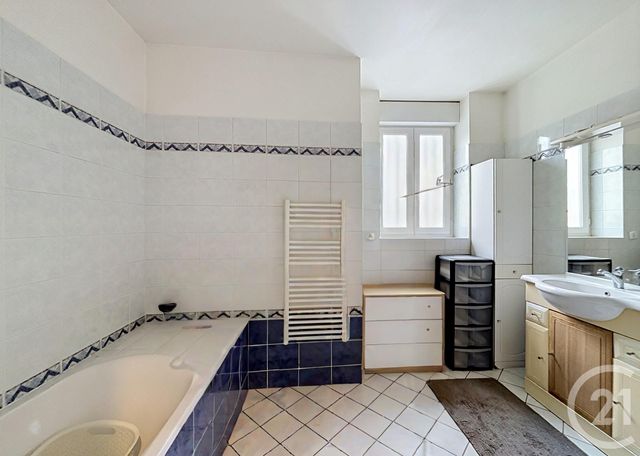 Appartement à louer - 3 pièces - 75.48 m2 - MELUN - 77 - ILE-DE-FRANCE - Century 21 Cerim