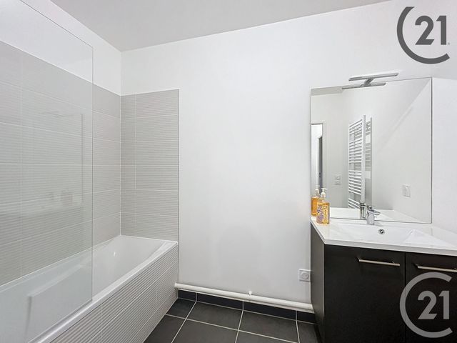 Appartement F3 à louer - 3 pièces - 58.96 m2 - DAMMARIE LES LYS - 77 - ILE-DE-FRANCE - Century 21 Cerim