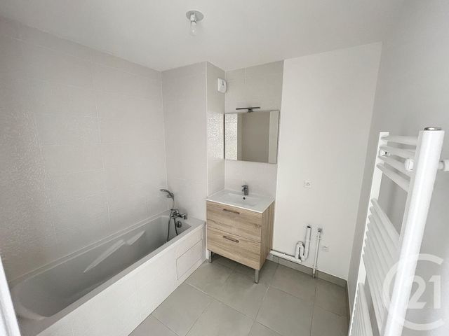 Appartement F3 à louer - 3 pièces - 60.5 m2 - LE MEE SUR SEINE - 77 - ILE-DE-FRANCE - Century 21 Cerim